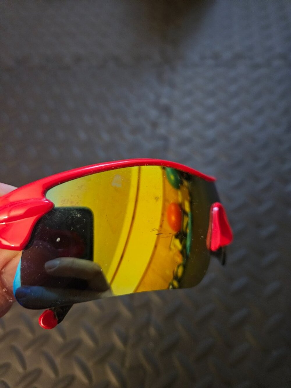 Red Sunglasses - Picture 4 of 7